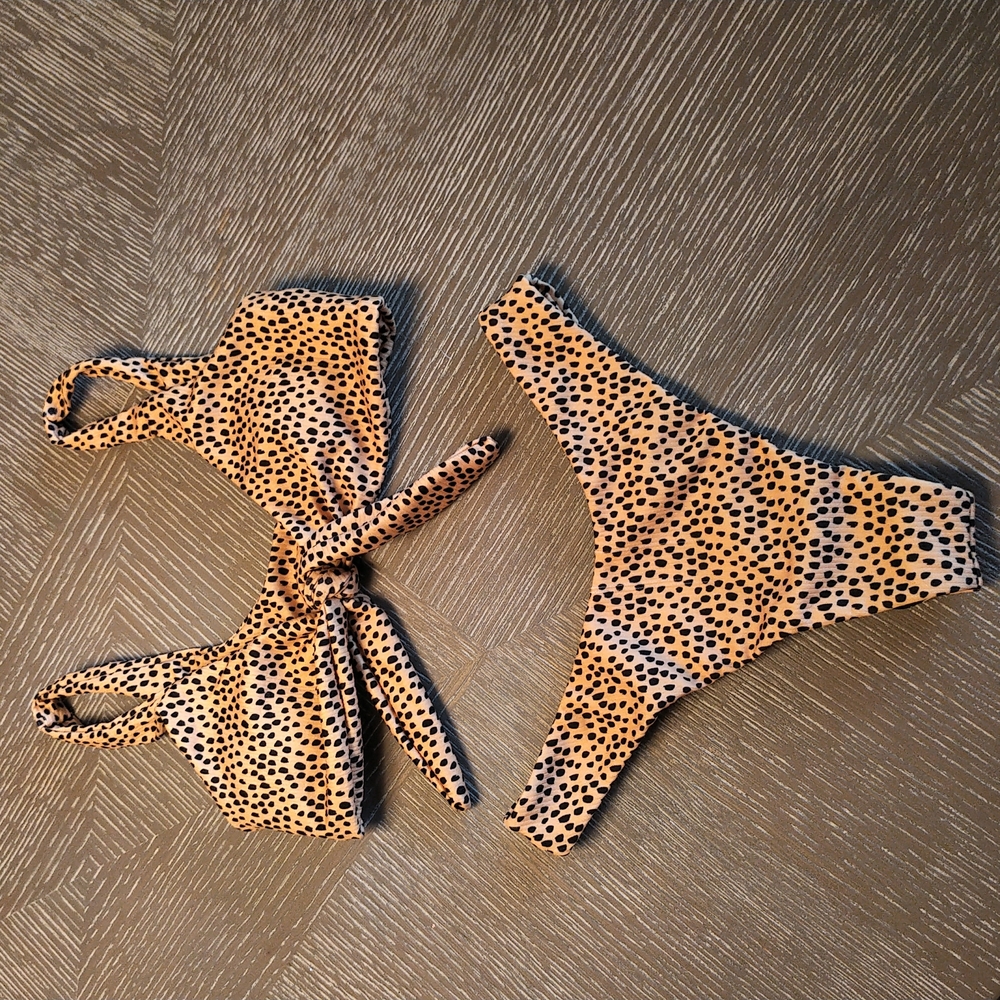 Beautiful 2 Piece Animal Print Tie Front Bikini 👙 NEW